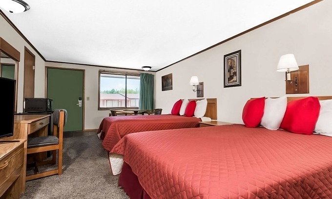 Summitt Hotel | Enjoy Your Stay at Knights Inn Ashland! Pool, Picnic Area, Parking, WiFi
