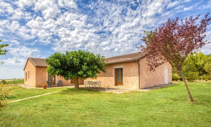 Andouque House | Enjoy your vacation in this inviting cottage with beautiful views of the countryside.
