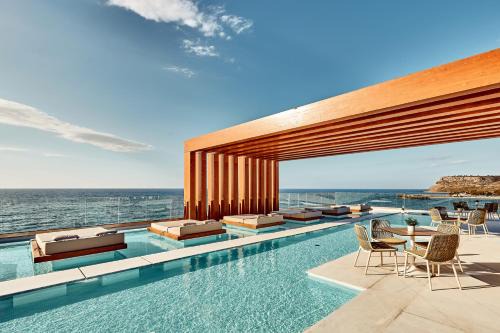 Sissi Hotel | Enorme Santanna Island
