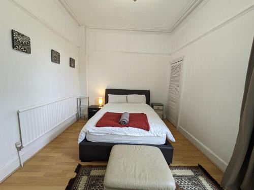 Sketty House | Ensuite basic room budget Sketty 5
