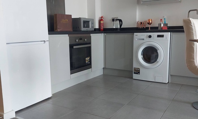 Warrington Apartment | Ensuite Double Bedroom (live in landlord)
