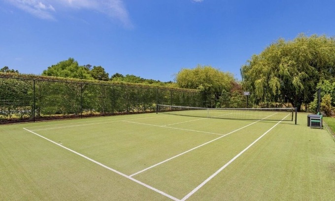 Matakana House | ENTERTAINER'S PARADISE with Tennis Court/4 Bdrm home + Self contained Studio