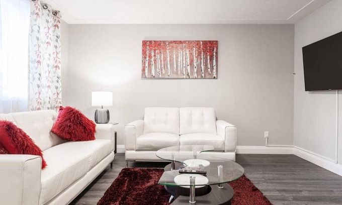 Waterloo Apartment | ENTIRE 2 BEDROOM APARTMENT UPTOWN WATERLOO - e1