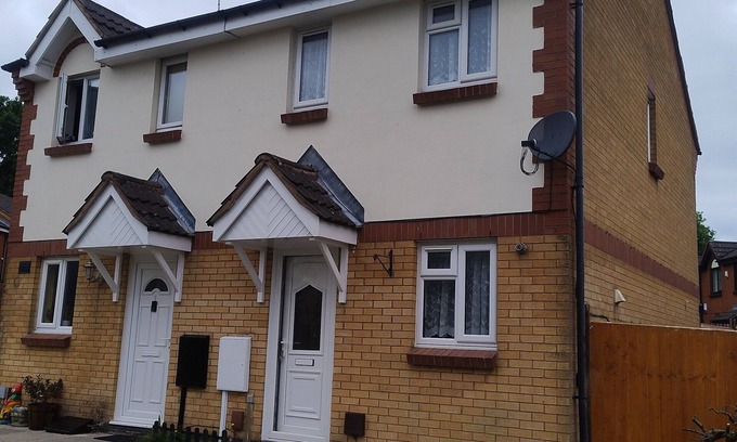 Holbrooks House | Entire 2 Bedroom House with Parking in Coventry, West Midlands