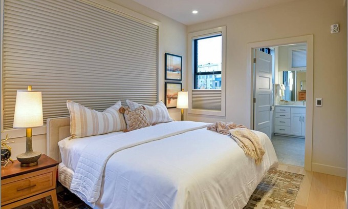 Ashland Cabin | Entire 2nd floor of Plaza North with 3 separate suites each with its own kitchen and bedrooms.