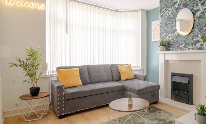 Acresford House | Entire 3 bedroom house with sofa bed free parking