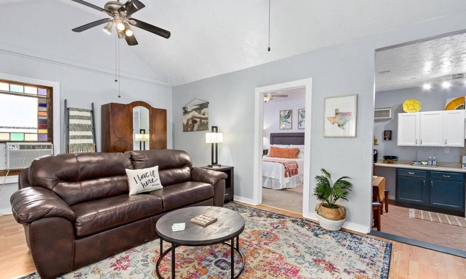 Orange Cottage | π Entire Adorable Cottage in Historic District.
