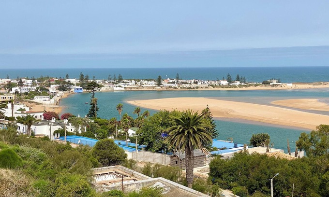 Oualidia House | Entire apartment in fabulous Oualidia with large swimming pool