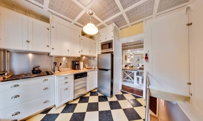 Saskatoon Downtown House | entire character home in city park