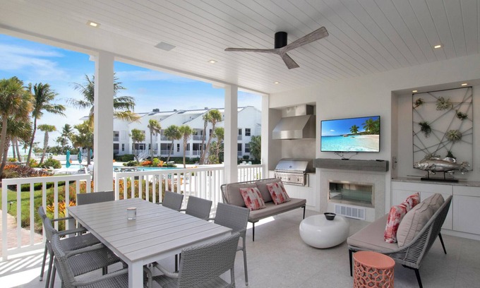 Islamorada Condo | Entire Floor - 8 BR overlooking pool, sandy beach & Ocean! Luxury finishings