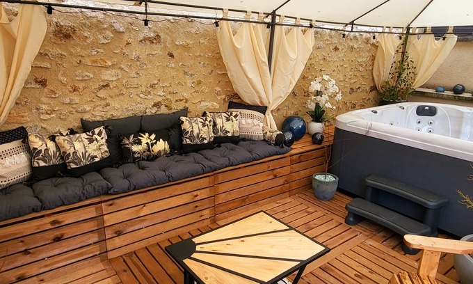 Saudoy Villa | Entire gîte for 15 people with garden, swimming pool and real jacuzzi - free access 24 hours a day!