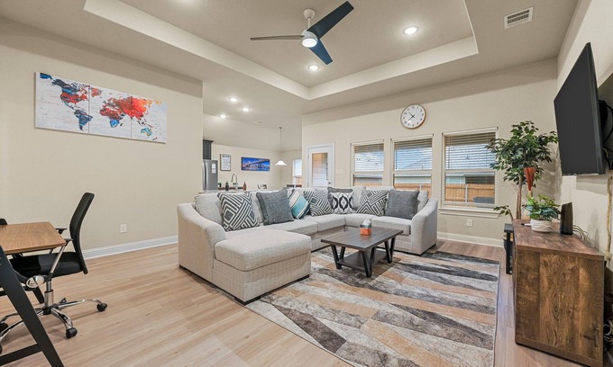 Denton House | Entire Home in Denton, Texas. Centrally Located! Luxurious Home Away from Home!