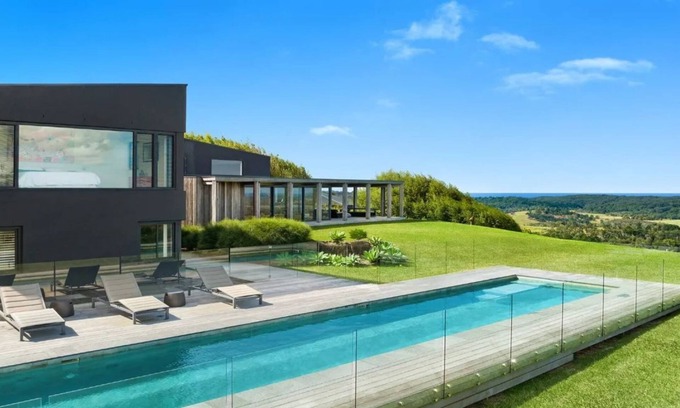 Coopers Shoot House | Entire home in the lush Hinterland of Byron Bay with panoramic coastal and hinterland view