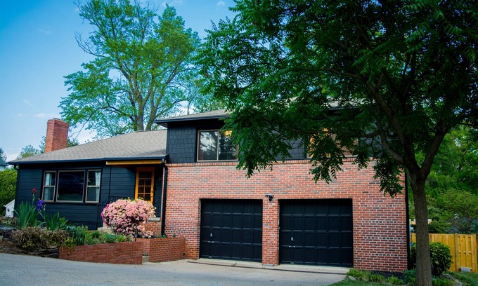 Taylor Run House | Entire Home Quiet Neighborhoodn6 bedrooms, 8 beds, 3 bathrooms