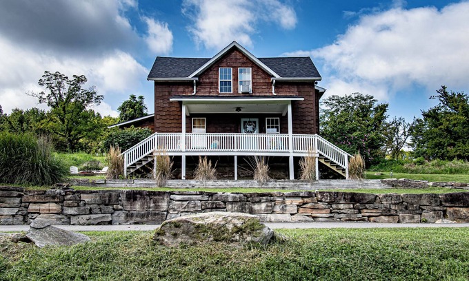St. James House | Entire Home, Self Check-in, Peaceful Stay