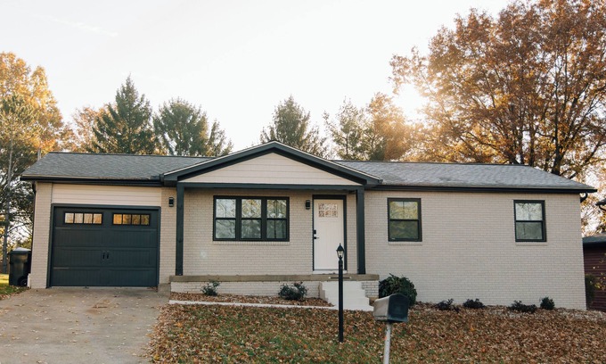 Sugarcreek House | Entire home w/BEAUTIFUL Backyard in Sugarcreek, Ohio