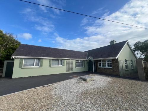 Rosslare Harbour House | Entire Home with Hot Tub