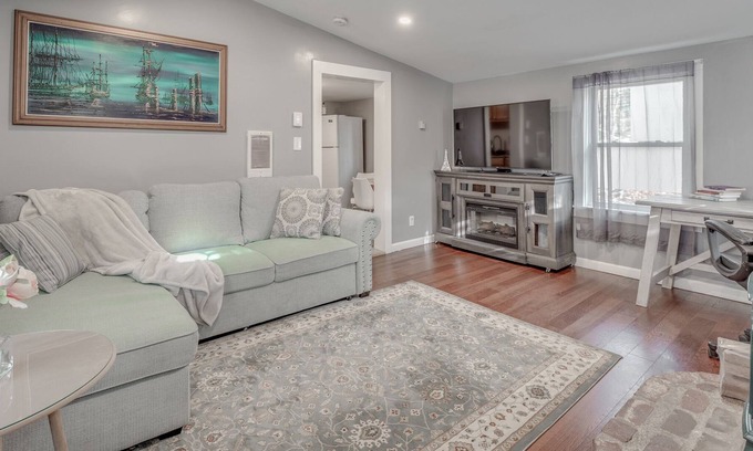 Middleton House | Entire Homestay with Cozy winter Fire Pit