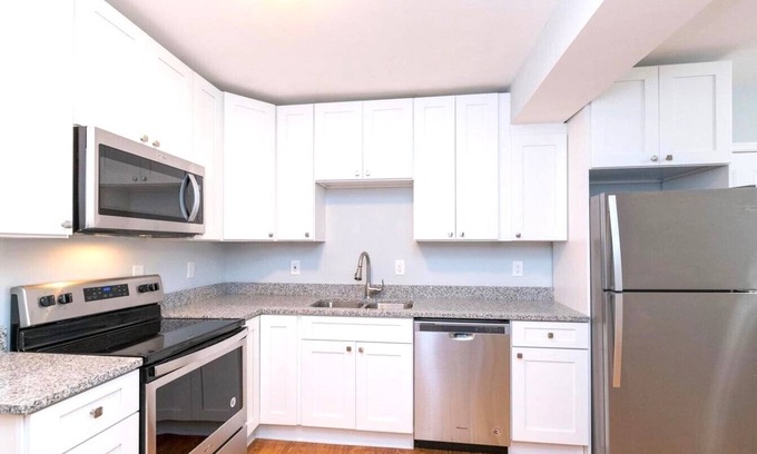 Downtown Baltimore Apartment | Entire House 1BD King Bed near Downtown
