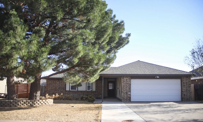 Midland House | Entire House - Suited For Your Needs - Sleeps 10 - Stainless Steel Propane Grill