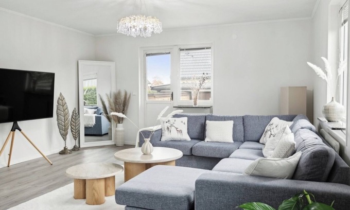 Norrkoping Villa | Entire Luruxy 3 Floor Villa