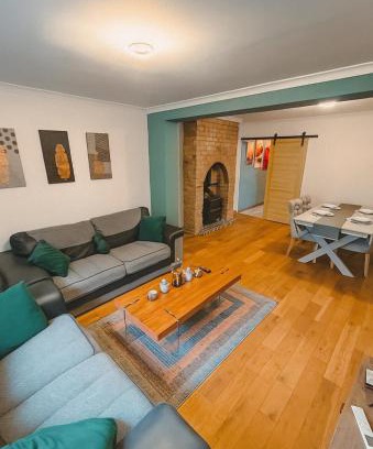 Birmingham House | Entire luxury house Free Parking accommodations for contractors and long stays