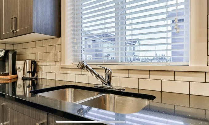 Mission House | Entire Modern Townhome