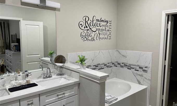 Southeast Houston House | Entire New Cozy Home near NRG Stadium
