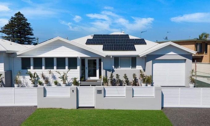 Lake Illawarra House | Entire Residential Home - Lake Illawarra And Beachside Home Sleeps 12