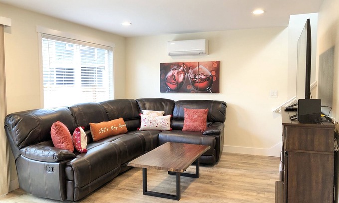Kirkland House | Entire Semi-Detached Kirkland Townhome