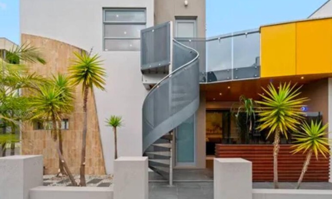 Maribyrnong Apartment | Entire studio with balcony