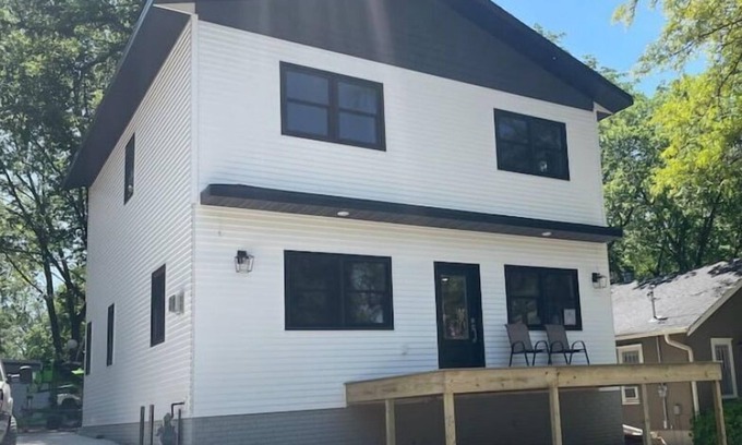 Arnolds Park Apartment | Entire Top Floor Only: Okoboji Oasis/Private Entrance
