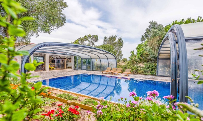Magoito Villa | Entire villa with swimming pool and padel court, near the beach. 14 people.