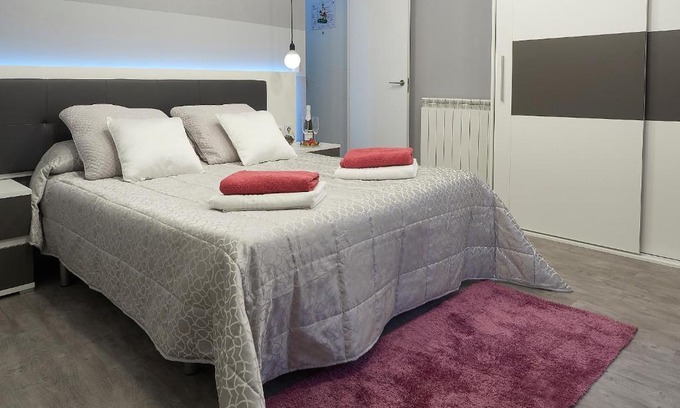 Leon Apartment | Entrevias Lodging - con Garaje y WIFI