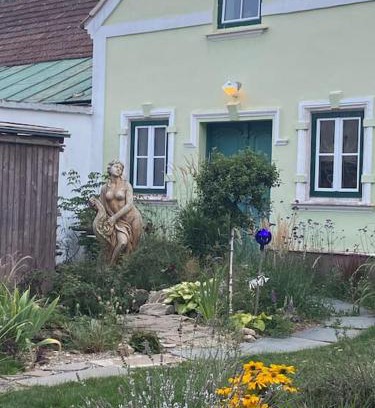 Groß-Siegharts Apartment | Entzückendes Häuschen, neu ren.