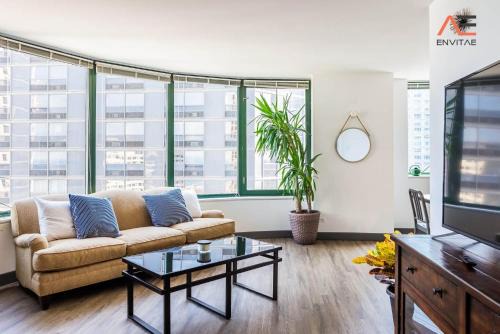 Downtown Chicago Apartment | ENVITAE 3BR Luxury Corner Loft with Navy Pier Views