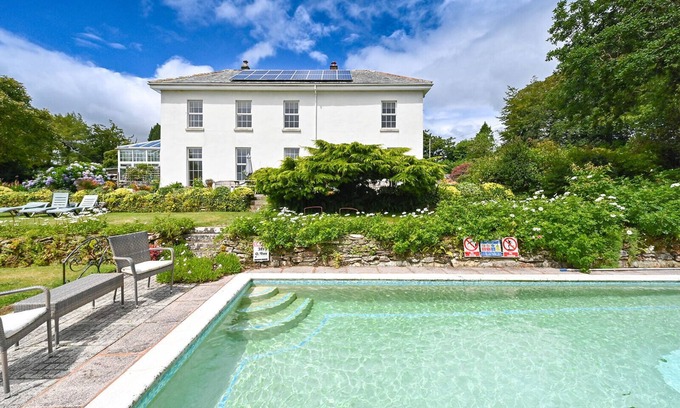 Lanreath Apartment | Epphaven Apartment With Outdoor Pool And Gardens In Historic Mansion House