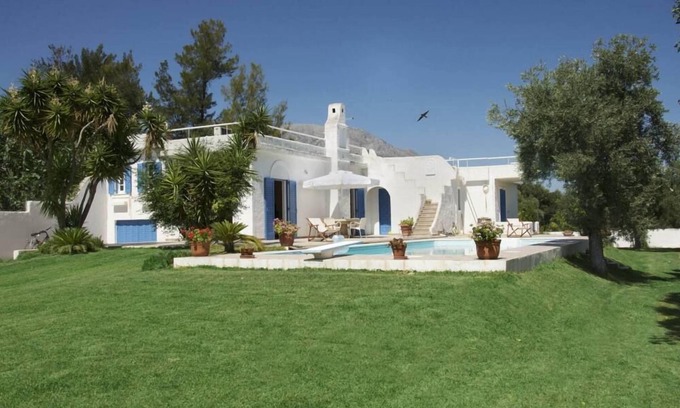 Eretria Villa | Eretria: Large villa with pool near the sea