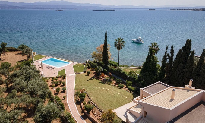 Eretria Villa | Eretria Luxurious Seafront Villa