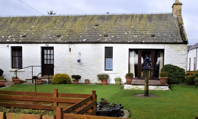 Castle Douglas Cottage | Ernambrie Cottage - a cottage that sleeps 6 guests in 2 bedrooms
