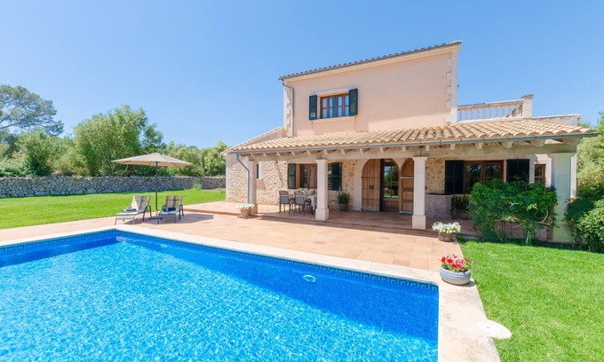 Lloret de Vistalegre Villa | ES VEDAT - Villa with private pool in Lloret De Vistalegre. Free WiFi