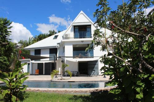 Saint-Denis House | ESCAPADE BELLEPIERRE (L')