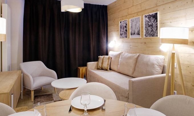 Eclose-Est Condo | Escapade de ski au Alpes | spa, piscine + gym!