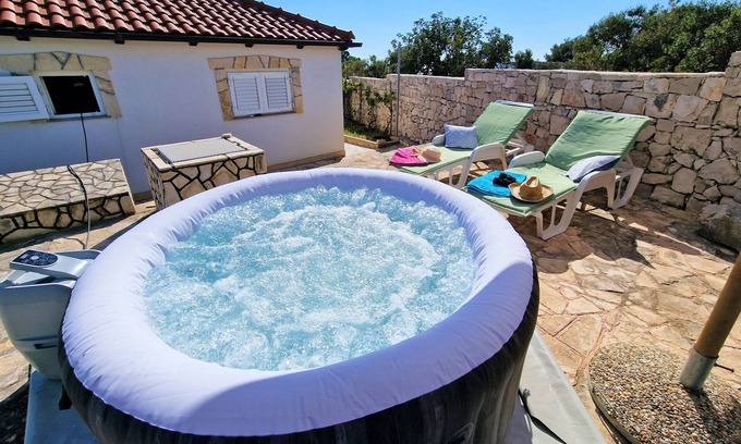 Drvenik Mali House | Escape holiday house A, jacuzzi, island Drvenik Mali