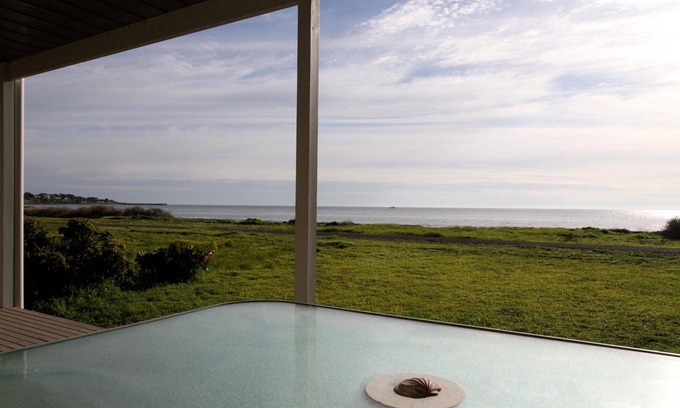 Para Wurlie House | Escape on Esplanade ~ Absolute Beachfront - Winter Specials!!!