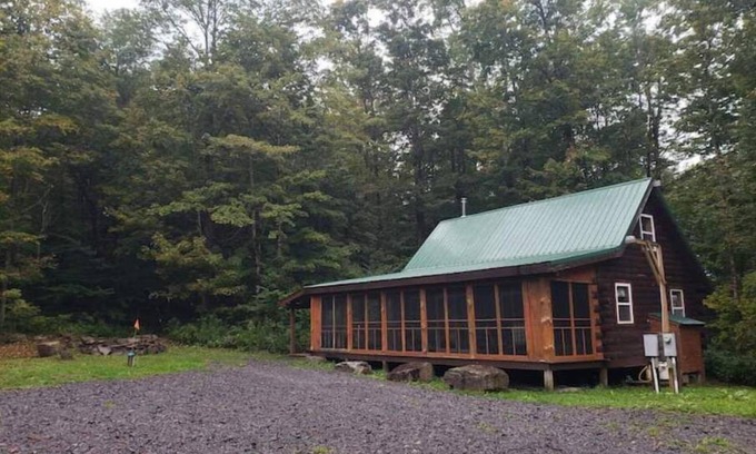 Redfield Cabin | Escape to a Cozy Cabin Loft: Secluded and Serene