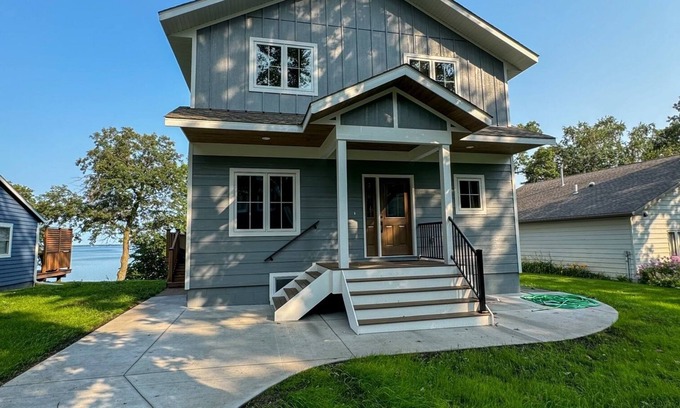 Ottertail Cabin | Escape to a lakeside cabin with stunning panoramic views of Ottertail Laken