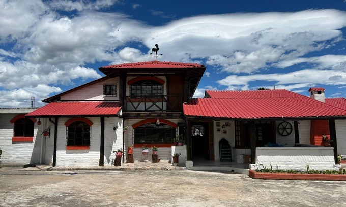 Yaruqui House | Escape to Nature: Exclusive Country House Near Quito Airport