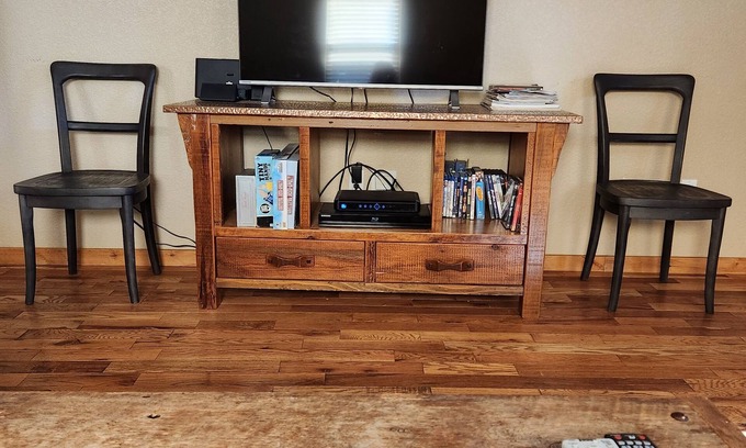 Trinity Center Condo | Escape to Nature: Charming 3-Bedroom Cabin near Trinity Lake