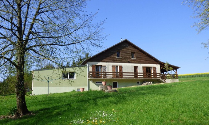 Argonne Ardennaise House | Escape to our nature-filled Gîte with indoor pool and pond!
